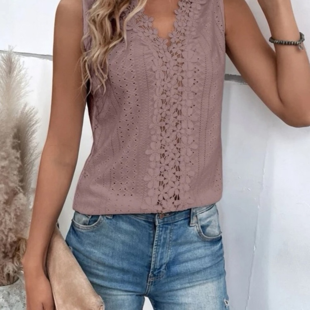 New lace panel tank top - Picture 4 of 4